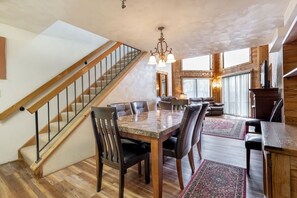 Condo, 3 Bedrooms | Dining