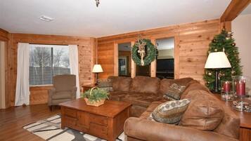 Condo, 3 Bedrooms | Living area