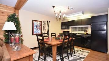 Condo, 3 Bedrooms | Dining