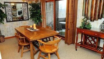 Condo, 2 Bedrooms | Dining