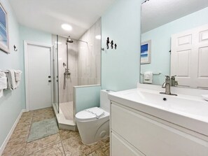 House, 4 Bedrooms | Bathroom | Towels