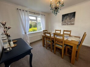 House | Dining - Charming 4-bed House in Cheltenham, Free Parking (Cheltenham)