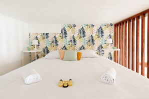 1 bedroom, iron/ironing board, WiFi, bed sheets - (064) Old town greetings (Antibes)