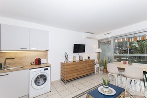 Coffee/tea maker, fridge, oven - (051)  Le smart mas du tanit (Antibes)
