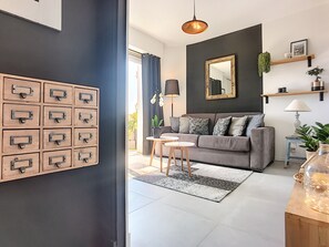 TV - (049) Around the city (Antibes)