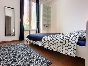 1 chambre, fer et planche à repasser, Wi-Fi, literie fournie