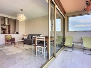 Interior - (042) L'Eden Parc et ses plaisirs (Antibes)