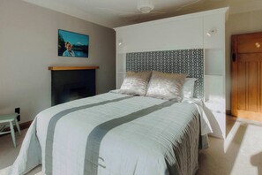 4 bedrooms, WiFi, bed sheets