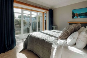 4 bedrooms, WiFi, bed sheets