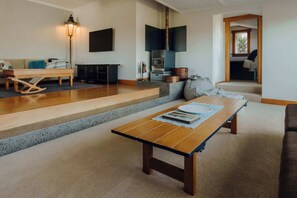 Télévision, cheminée