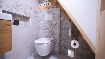 Rumah Comfort | Kamar mandi | Shower, perlengkapan mandi gratis, pengering rambut, dan handuk