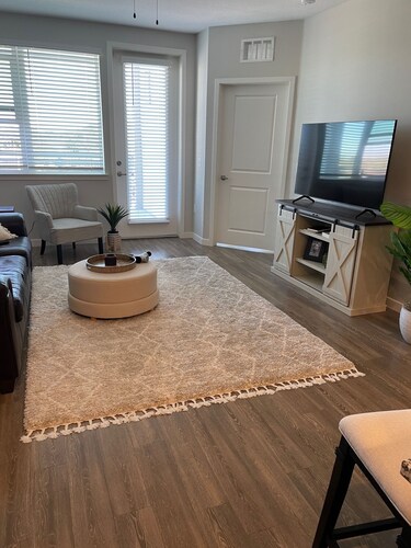 Lakewood Ranch luxury apartment! Walk to shopping/dining