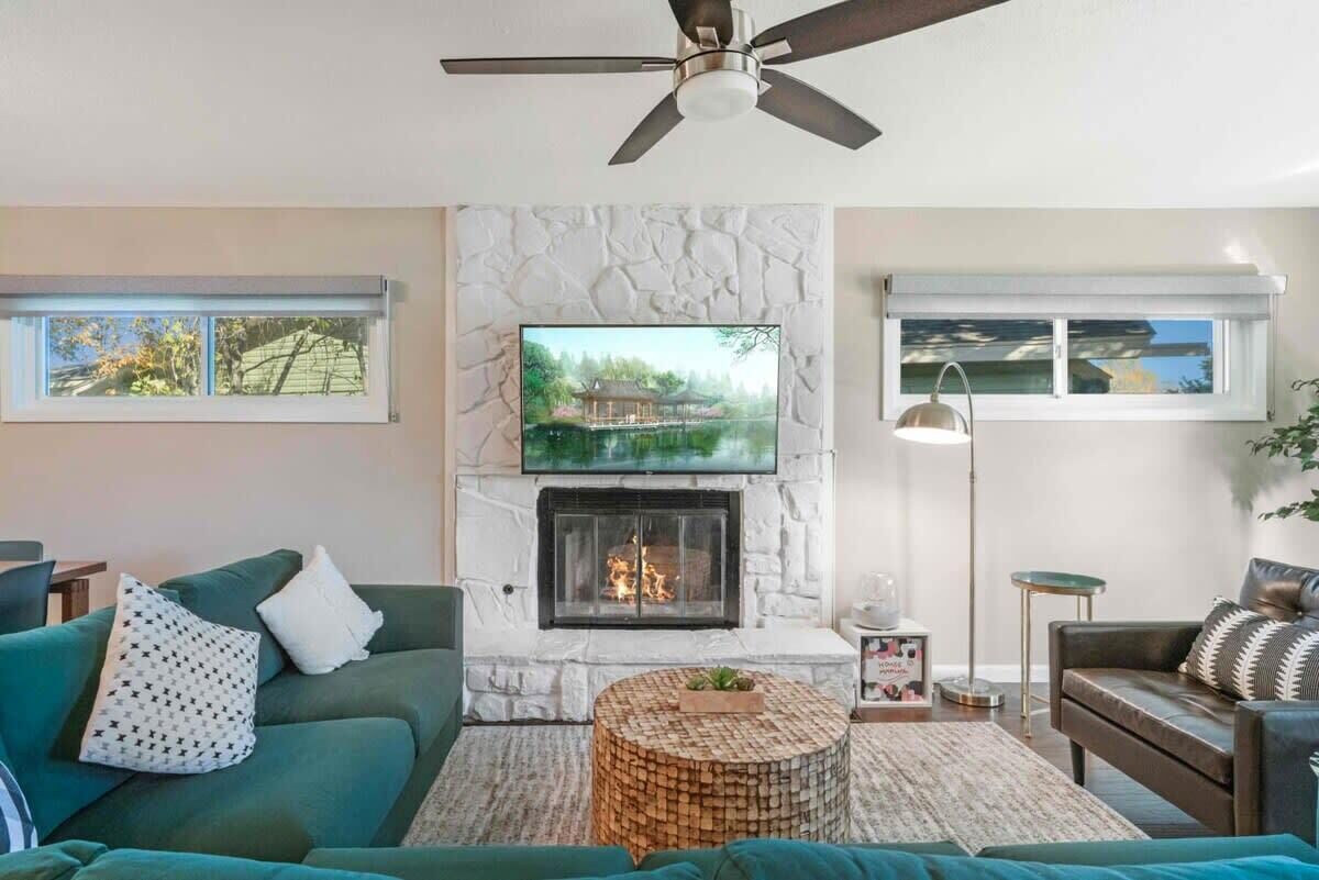 TV, fireplace, offices