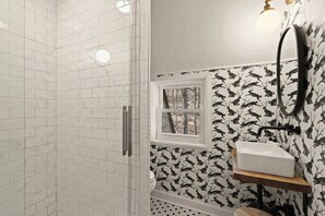 Douche, sèche-cheveux