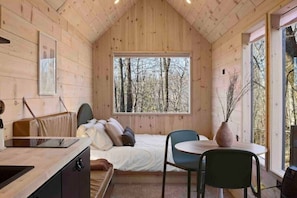 1 bedroom, desk, iron/ironing board, WiFi