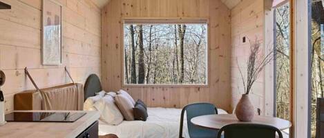 1 habitación, escritorio, tabla de planchar con plancha y wifi