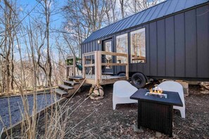 Terrace/patio - Scandinavian Retreat, Mountain View, and 20 Minutes to Asheville! (Swannanoa)