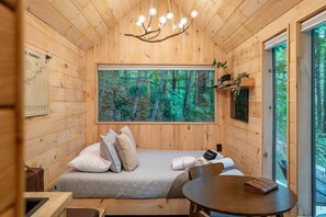 1 bedroom, desk, iron/ironing board, WiFi