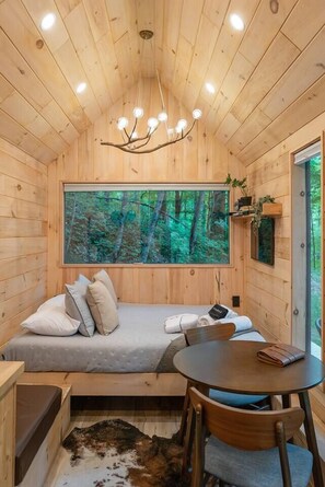1 bedroom, desk, iron/ironing board, WiFi