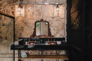 高級寝具、ミニバー、客室ごとに異なる装飾、客室ごとに異なるインテリア