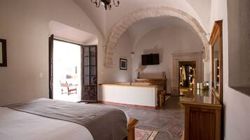 10 bedrooms, desk, iron/ironing board, travel cot