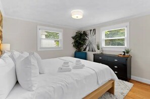 4 bedrooms, in-room safe, desk, travel crib