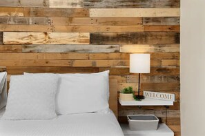 4 bedrooms, in-room safe, desk, travel crib
