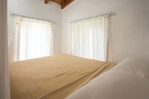 3 bedrooms, iron/ironing board, WiFi (free), bed sheets - Aspasias Traditional House (Rhodes)