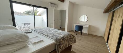 4 chambres, bureau, lit de bébé portatif, accÚs au Wi-Fi (inclus)