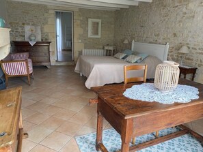 3 bedrooms, iron/ironing board, free WiFi
