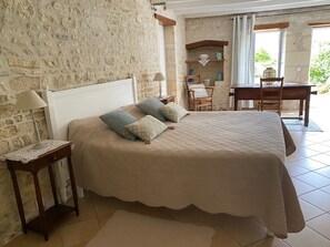 3 bedrooms, iron/ironing board, free WiFi