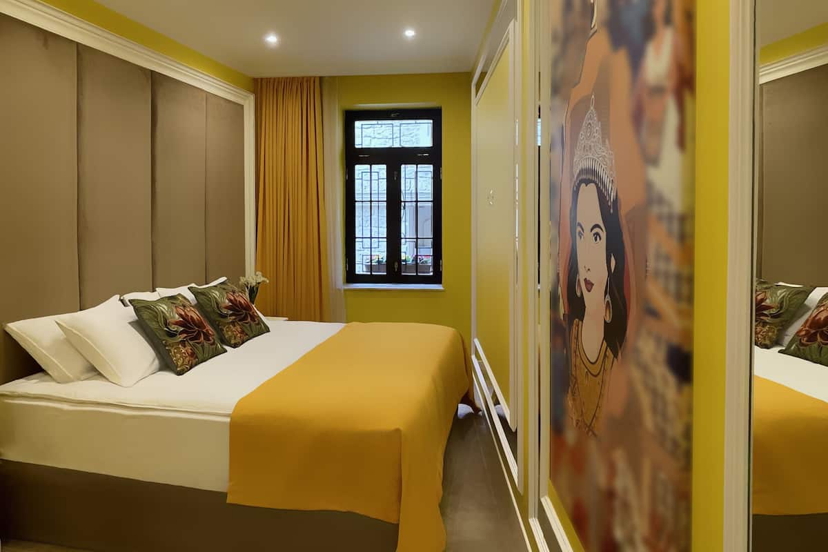 Standard Room | Premium bedding, minibar, in-room safe, individually decorated