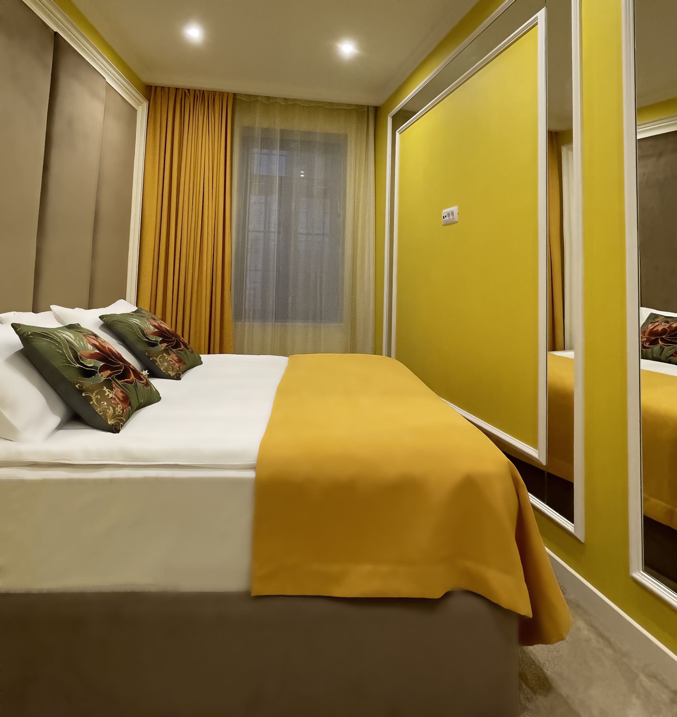 Ropa de cama de alta calidad, colchones Select Comfort y minibar 