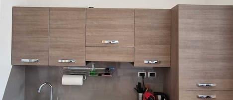 Appartement Deluxe | Cuisine privée | Réfrigérateur grande capacité avec congélateur, un four