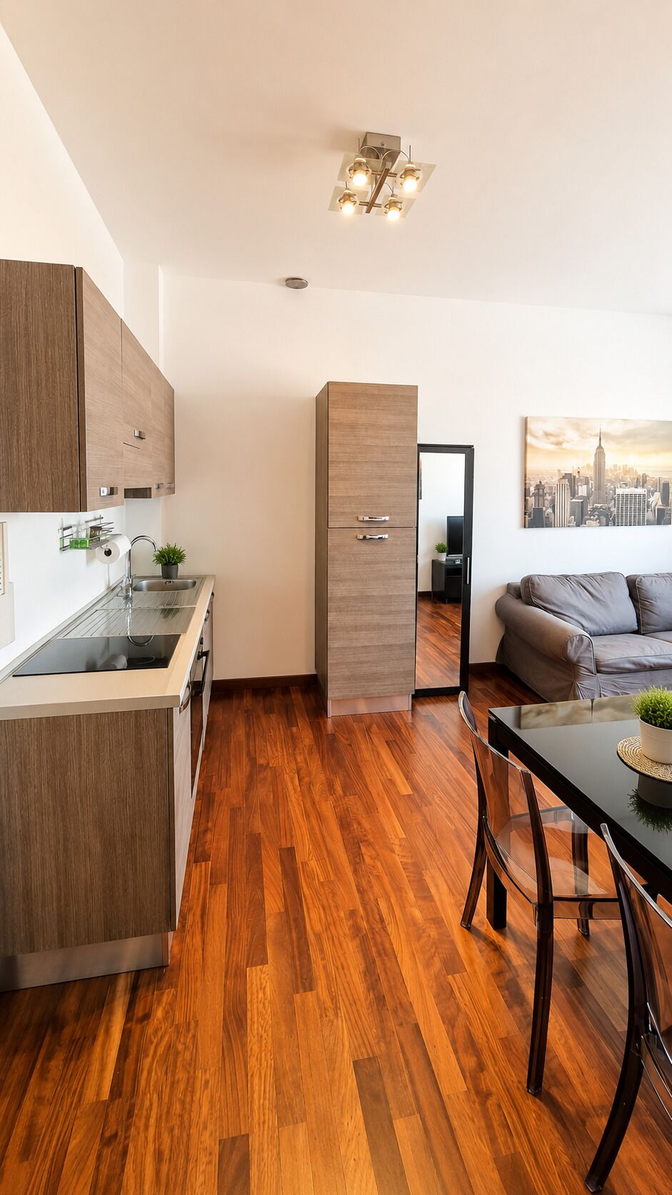 Departamento superior | Cocina privada | Cafetera de espresso, cafetera y tetera y refrigerador con congelador 