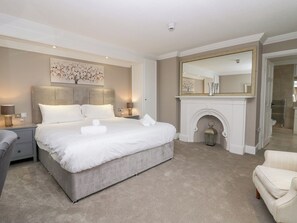 11 bedrooms, individually decorated, individually furnished, free WiFi