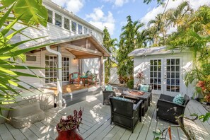 Outdoor dining - ANCHORS AWAY ~ Cheerful 1 BR, 1 Ba Condo with Private Hot Tub in The Meadows! (Key West)
