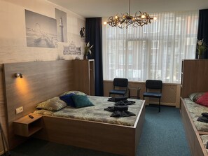 Comfort-værelse til 4 personer | Strygejern/strygebræt, gratis Wi-Fi, sengetøj