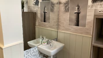 Economy Single Room | Iron/ironing board, free WiFi, bed sheets