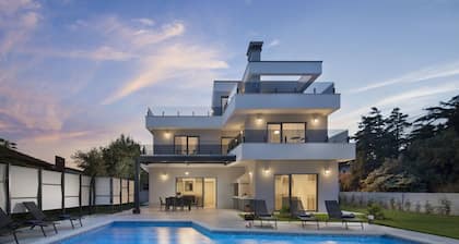 Luxury Villa Kriya Medulin Istria w/ Pool and Gym
