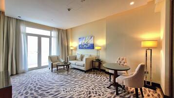 Chambre, 1 trÚs grand lit (Spacious Guest) | Coin séjour