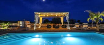 Large villa (2 apt) with pool & rooftop jacuzzi