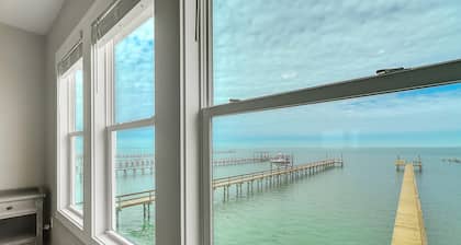 Soggy Pollards! On Copano Bay! Waterfront! Private 250 ft. lighted pier!