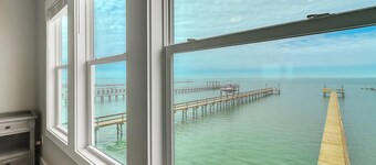 Soggy Pollards! On Copano Bay! Waterfront! Private 250 ft. lighted pier!