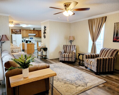 WiFi, Dog Friendly & Linens Provided ~ Lake Gaston 