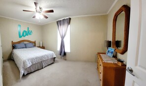 3 habitaciones, escritorio, tabla de planchar con plancha y wifi gratis 