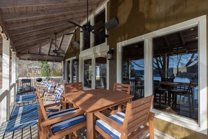 Outdoor dining - Large Group Vacationers Dream, 45 mins to Auburn. (Equality)