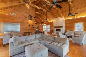 Smart-TV, peis og DVD-spiller