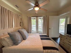 5 soverom, skrivebord, strykejern/-brett og wi-fi (inkludert)