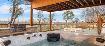 Guadalupe Bluff Modern House - Hot tub, view of Guadalupe,  River!